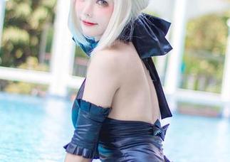 我在看“Kitkat Cosplay万圣节”高清图集——这在哪里露了马脚呢？不俗气。